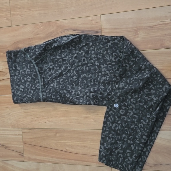 LuluLemon Base Pace High-Rise Tight Soft Leggings Green/Olive Multi Camo Size 12 - Picture 11 of 11